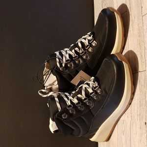 Universal Thread Black Lace-Up Boots Size 5 - New